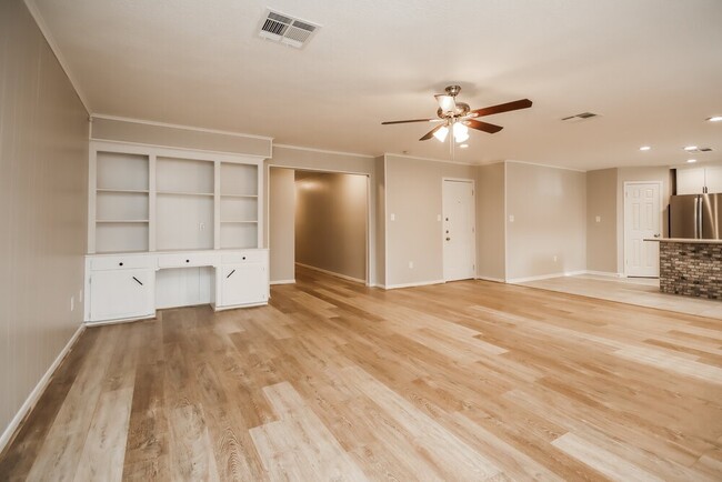 Building Photo - 803 Beaumont St