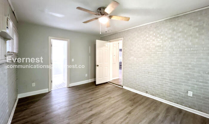 Building Photo - 1964 Laurel Ln