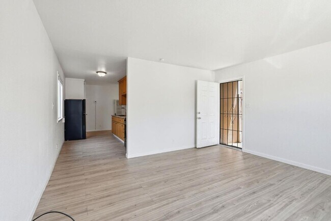 Building Photo - 1redou