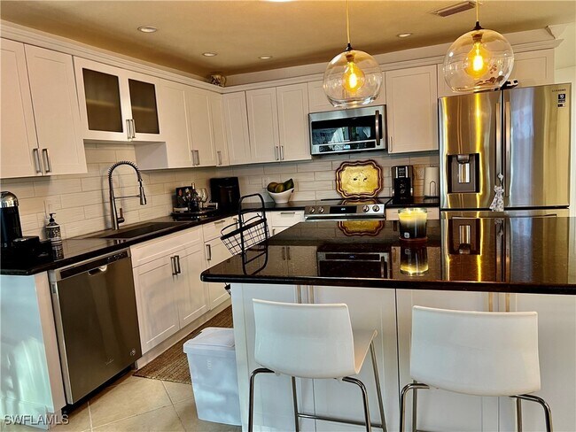 Building Photo - 283 Cypress Way W
