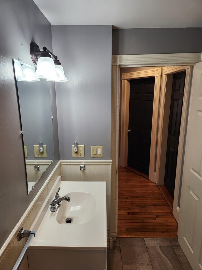 Building Photo - 663 Hevey St