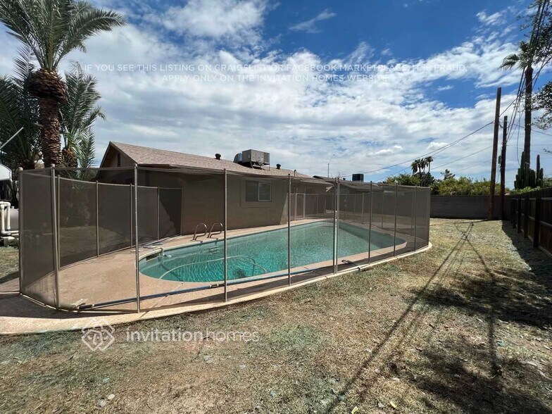 Building Photo - 6008 N 61st Dr