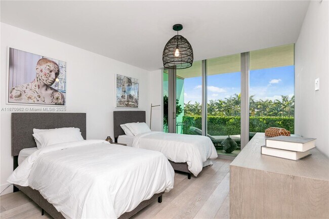 Building Photo - 360 Ocean Dr