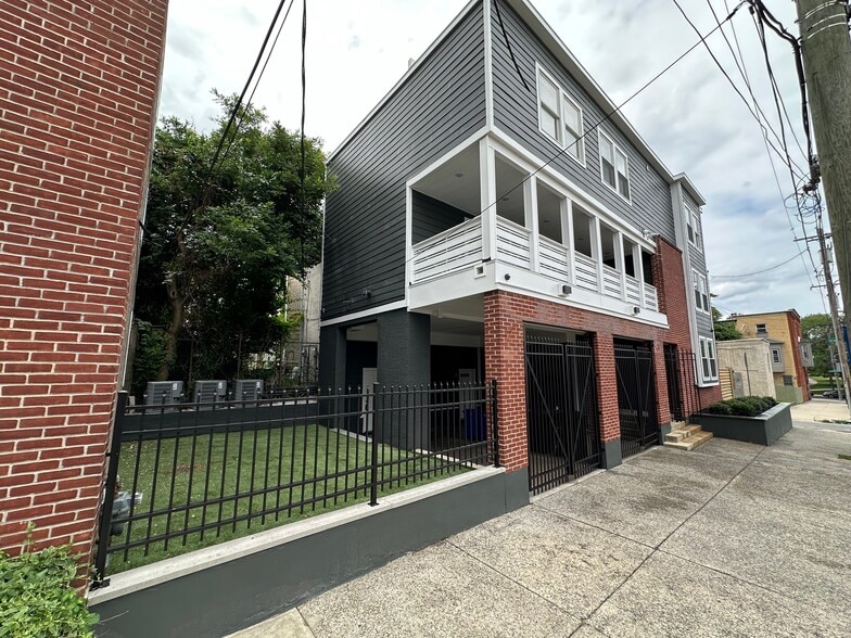 Building Photo - 256 N 32nd St