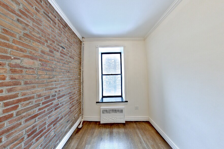 Building Photo - 424 W 51st St