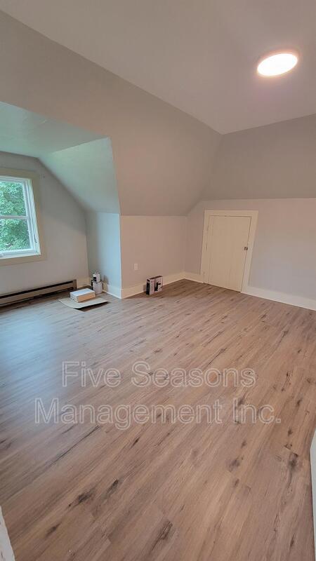 Building Photo - 19 Fletcher Pl