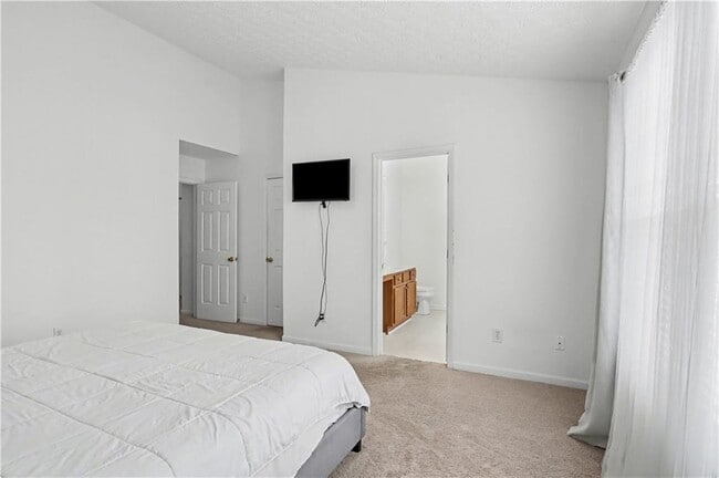 Building Photo - 102 Weatherstone Square Dr