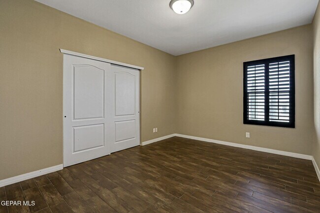 Building Photo - 2436 Eastern Sky St