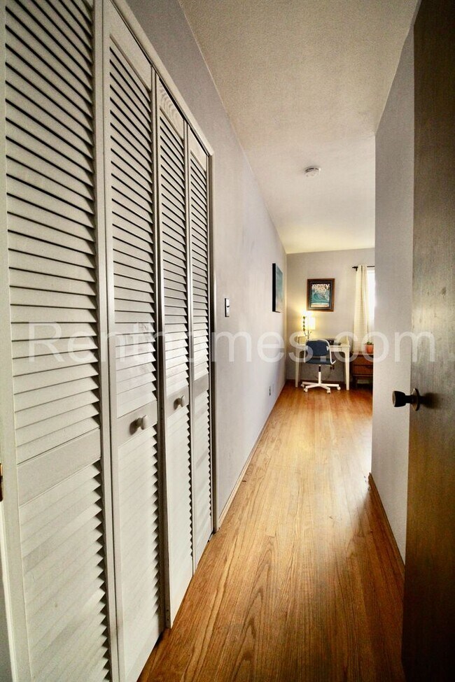 Building Photo - 8830 Mariposa St