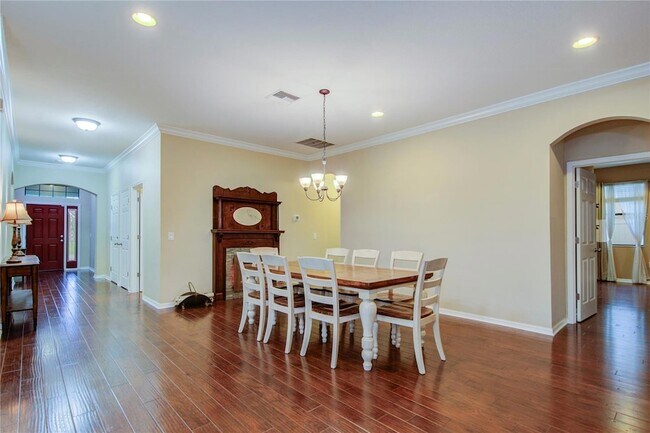 Building Photo - 1122 Oakcrest Dr