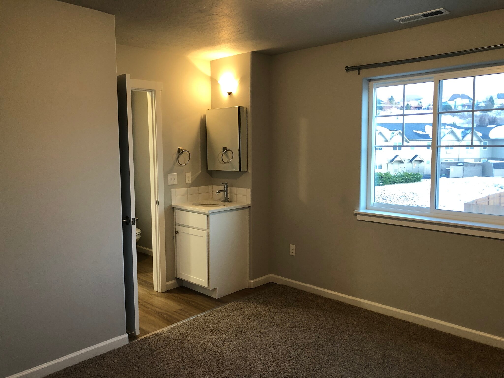 Building Photo - 1358 SW Center St