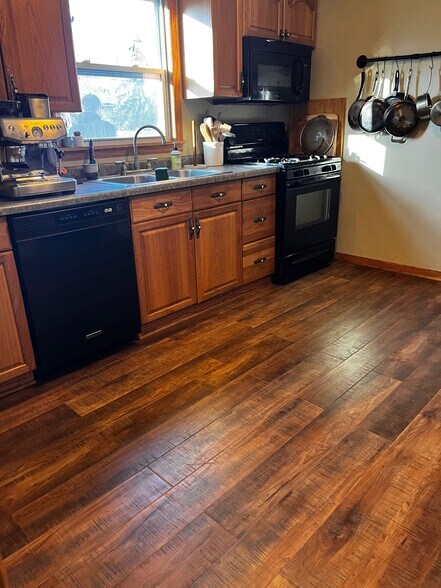 kitchen - 1612 E 88th St