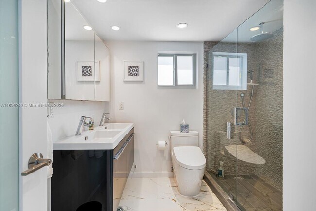 Building Photo - 1662 Lincoln Ct