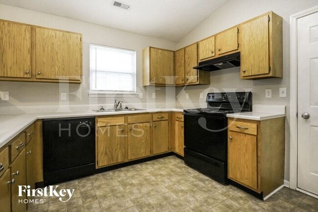 Building Photo - 5248 Bluff View Dr