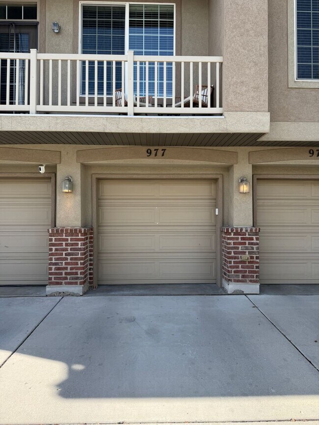 Building Photo - 977 Chelsea Ln