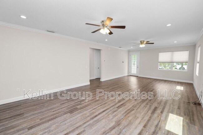 Building Photo - 3725 57th Ave N