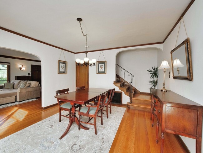 Building Photo - 1718 Le Roy Ave