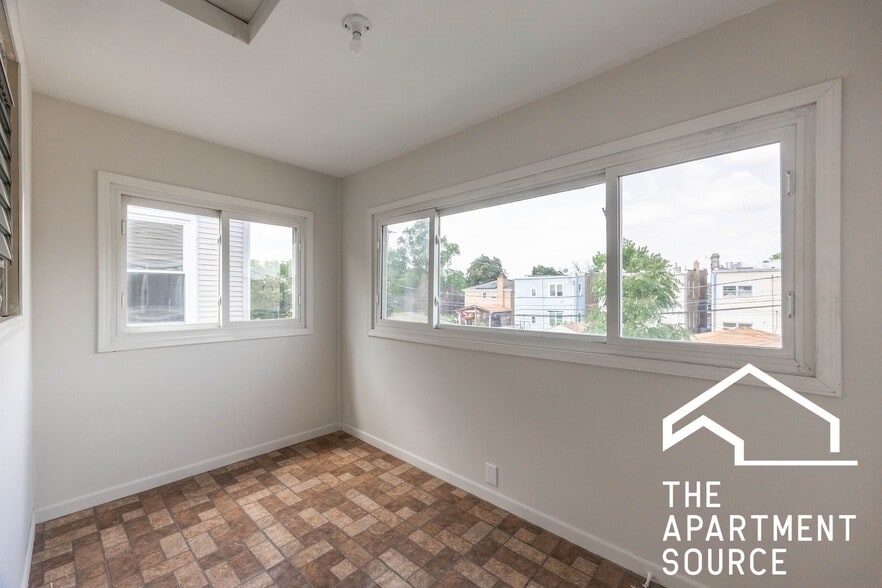 Building Photo - 2110 N Avers Ave
