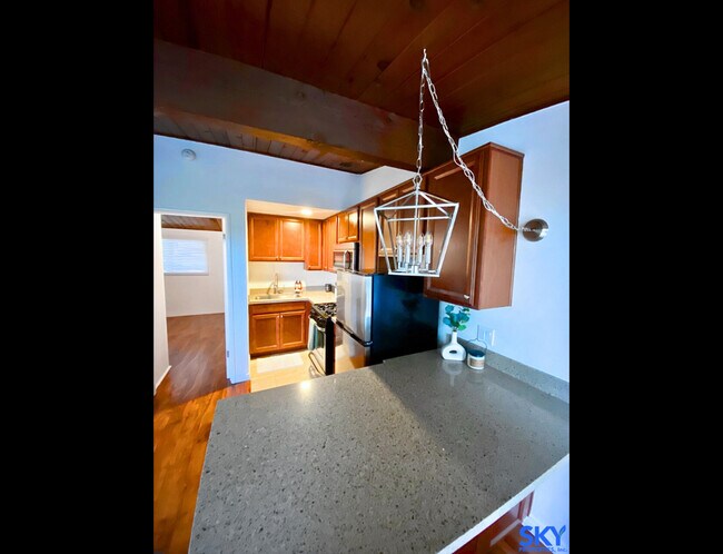 Building Photo - 1622 Armacost Ave