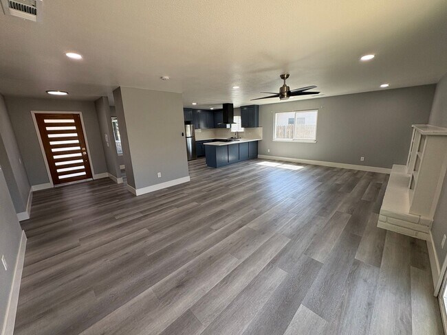 Building Photo - Solar equipped Lemoore home Available Now!