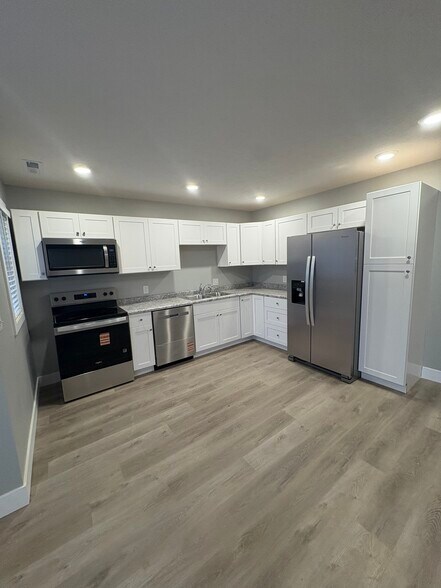 Building Photo - 4811 Richmond Dr