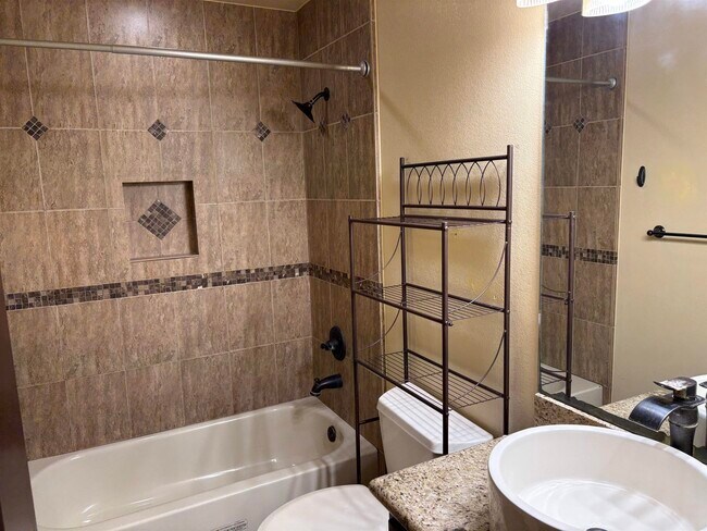 Building Photo - 405 Michoacan Loop