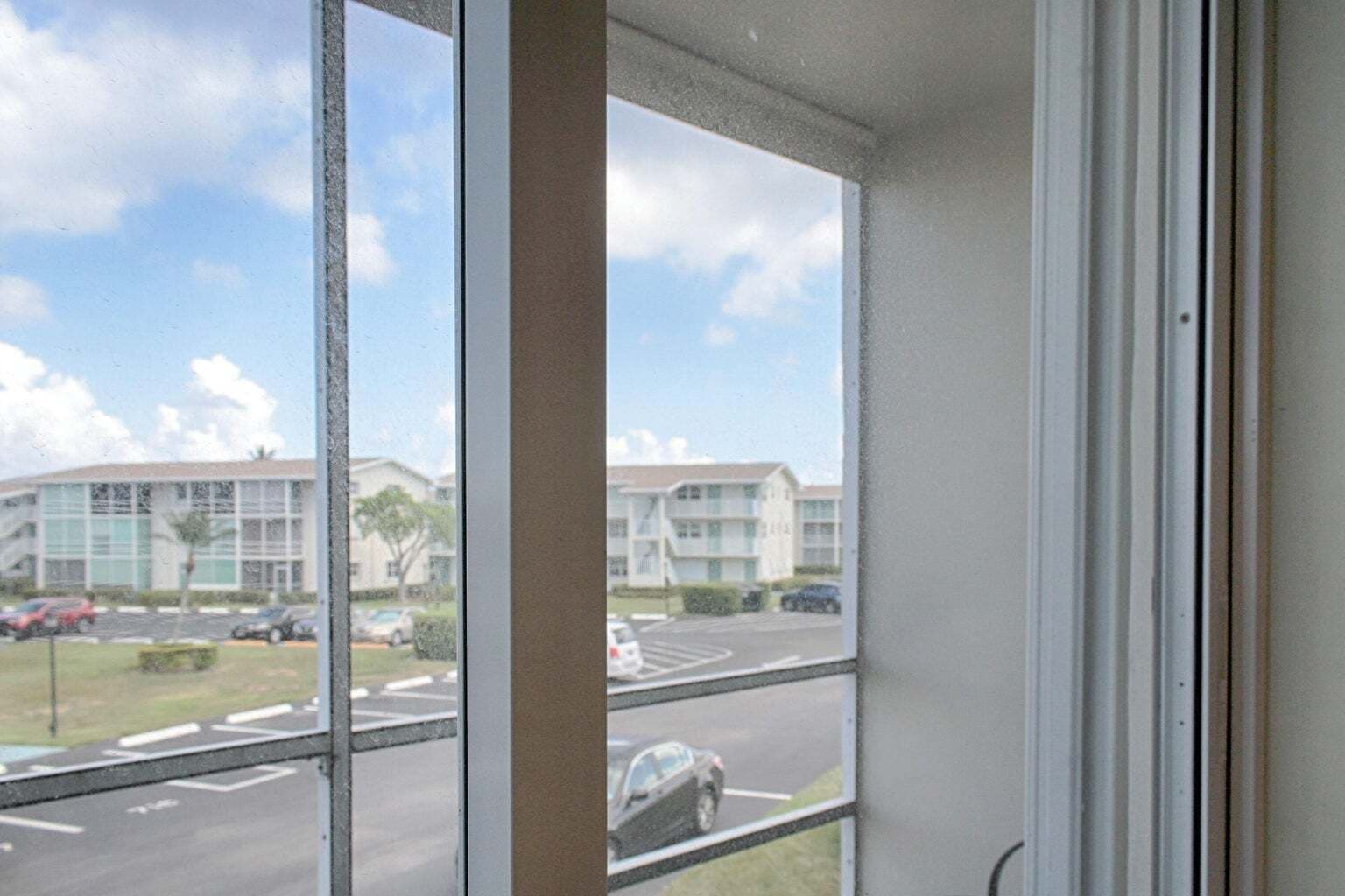 Building Photo - 210 Horizons E