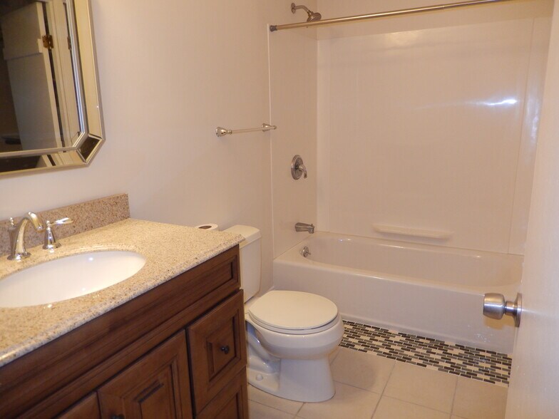 Building Photo - 222 Melody Ln