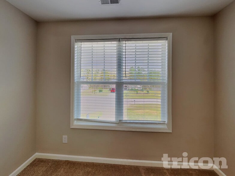 Building Photo - 877 Juno Dr