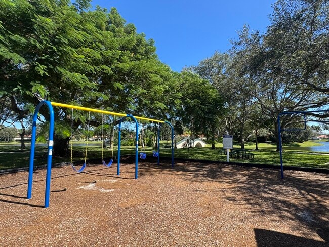 Building Photo - 2109 Tarpon Lake Way