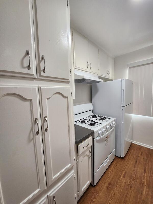 Building Photo - 425 N Hobart Blvd