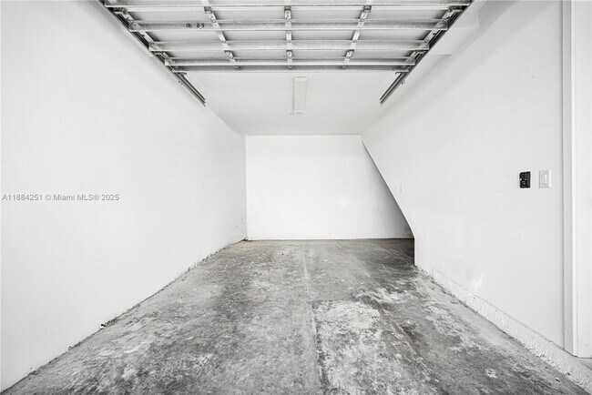 Building Photo - 455 NE 39th St