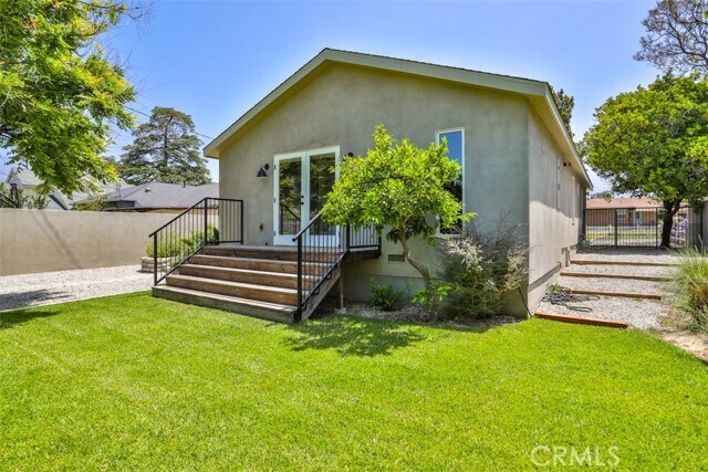 Building Photo - 10339 McVine Ave