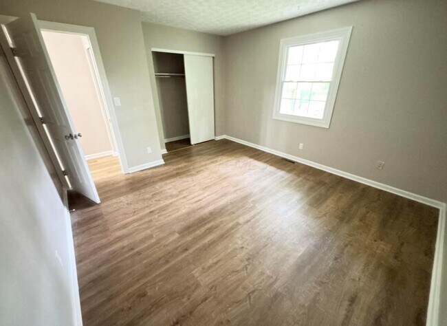 Building Photo - 387 Huber Village Blvd