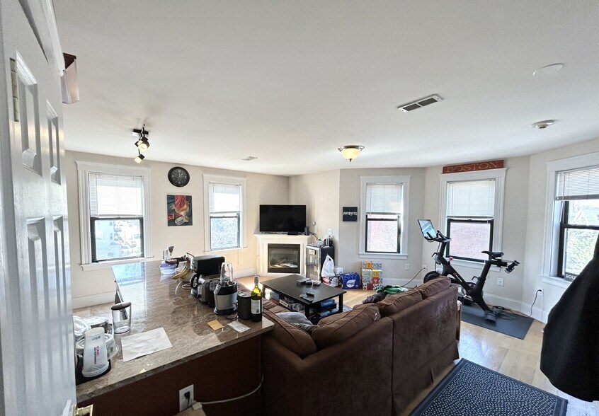 Building Photo - 916 Dorchester Ave