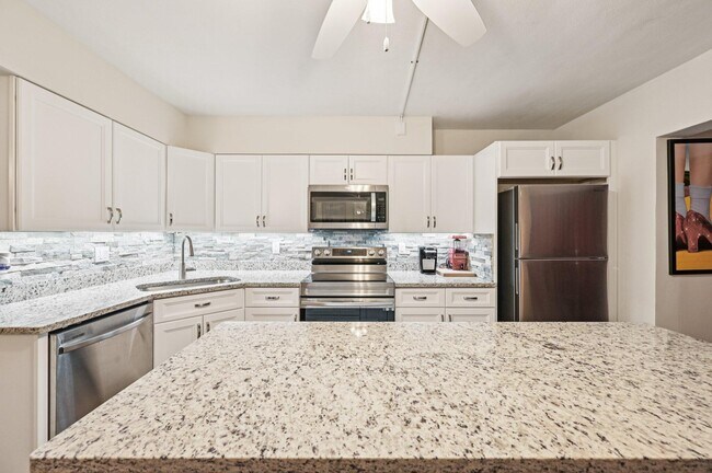 Building Photo - 11000 S Ocean Dr