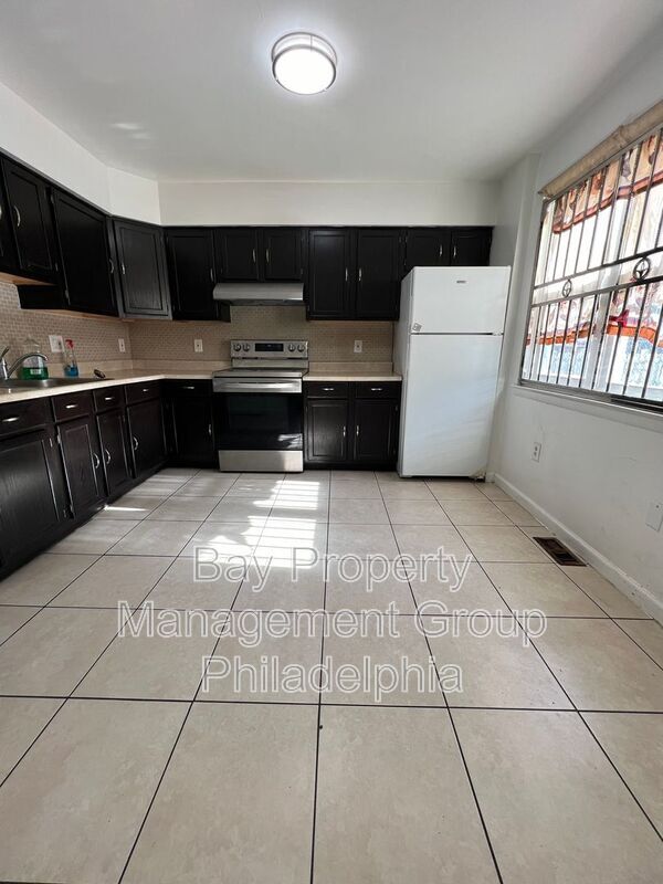 Building Photo - 1610 W Diamond St