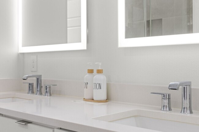 Building Photo - 517 Schweikhardt St