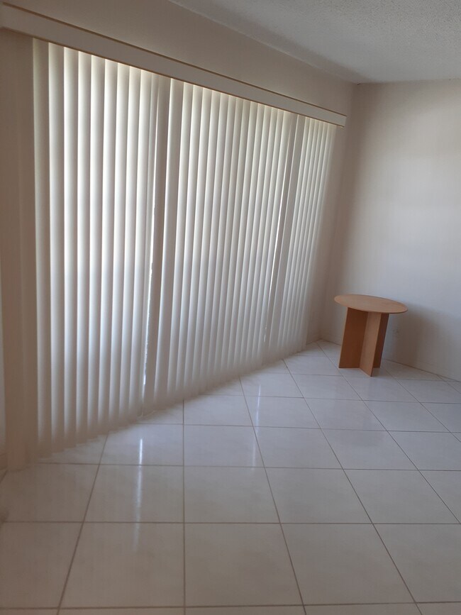 Building Photo - 1111 Boxwood Dr