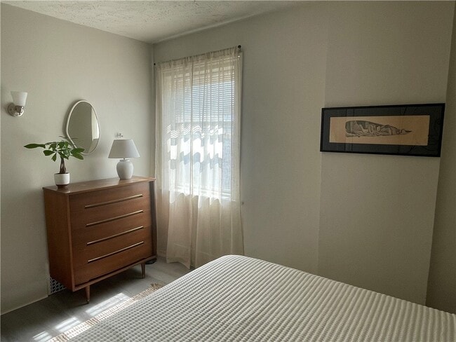 Building Photo - 74 Richmond St