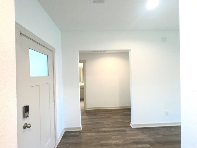 Building Photo - 1119 Hyde Lk Ln