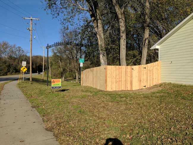 Building Photo - In St. George with large fenced in backyard!