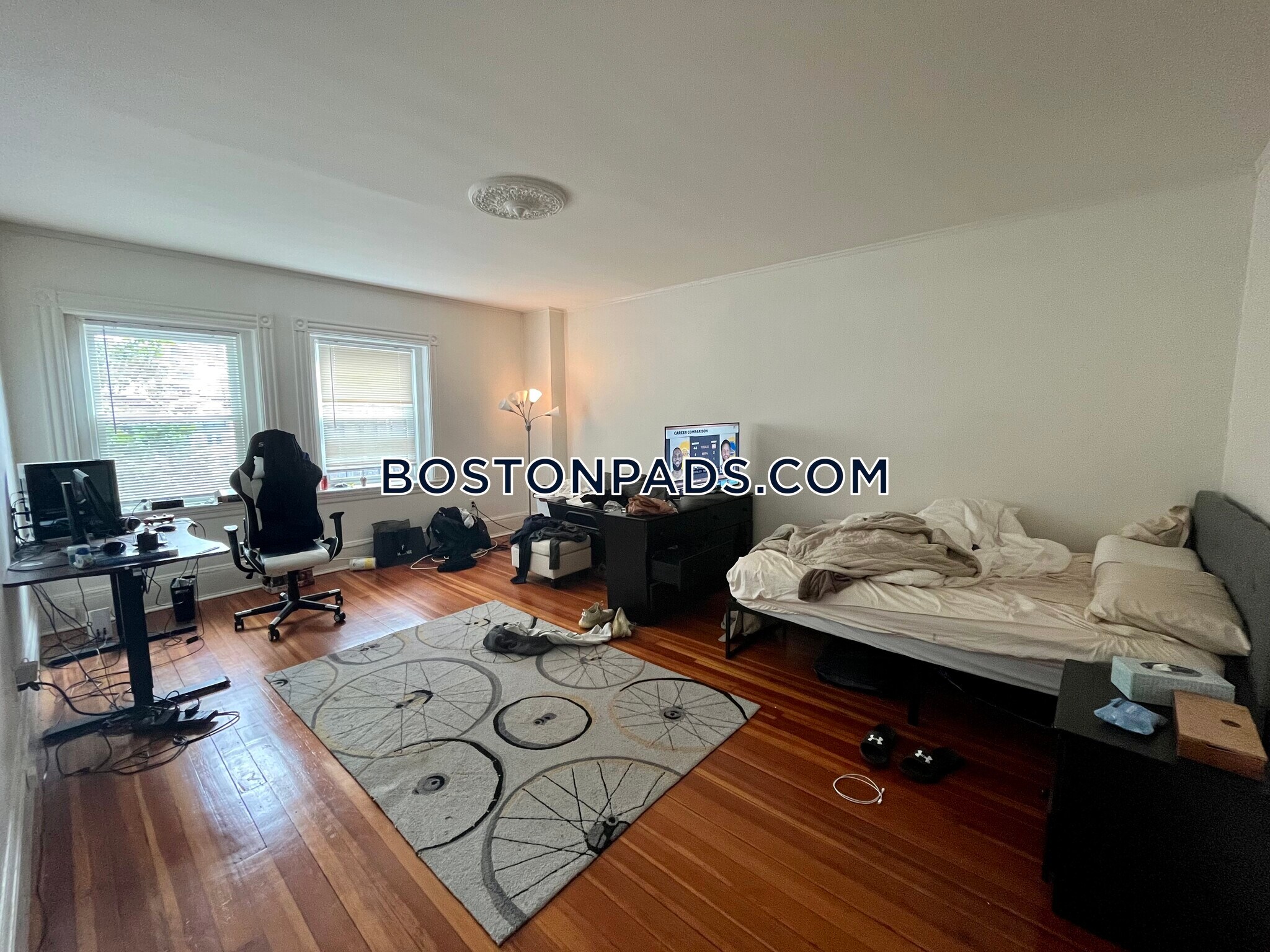Building Photo - 917 Beacon St