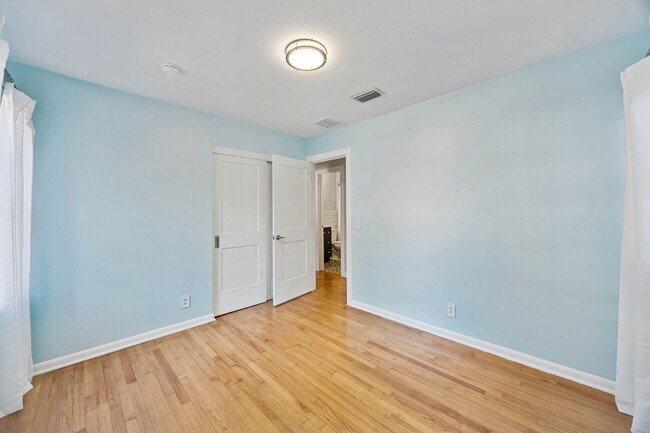 Building Photo - 2614 Gregor McGregor Blvd