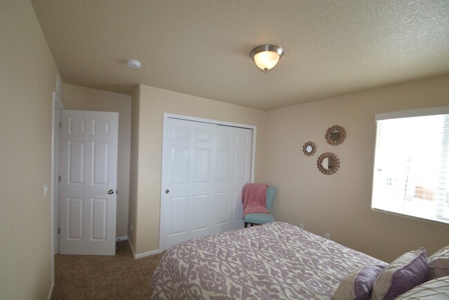 Building Photo - Beautiful 2-story home in D-49 available to move in on 05/01/2026! The owner allows 1 dog up to 7...