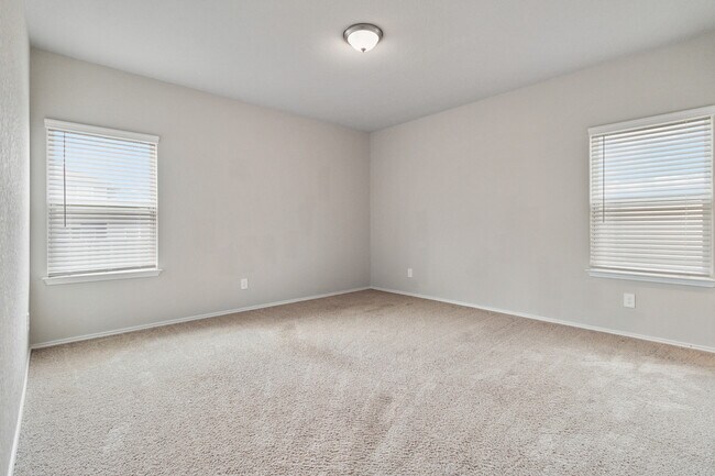 Building Photo - 3305 Ridge Pl