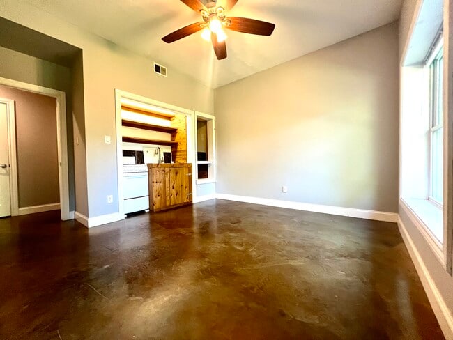 Building Photo - 127 Sun Haven Ln