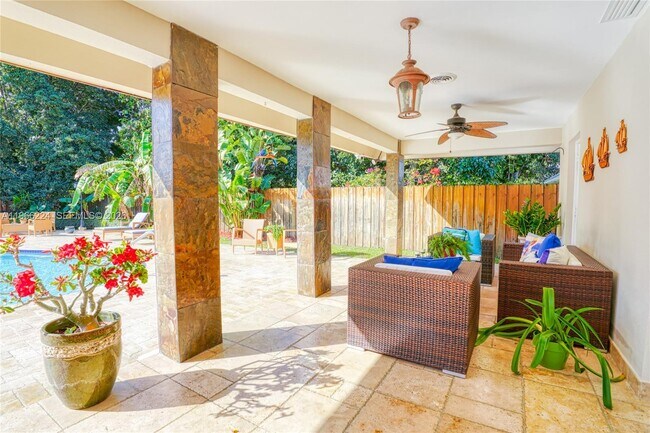 Building Photo - 5826 SW 17th St