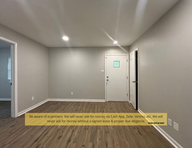 Building Photo - 1118 Soria St