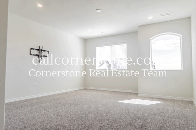 Building Photo - 8782 Beaverhead Cir